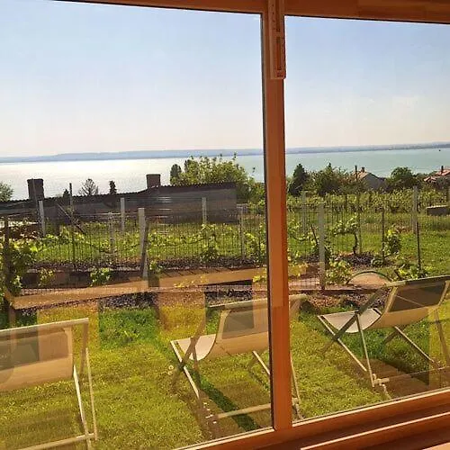 Szivarvany Vendeghaz Badacsony בית הארחה