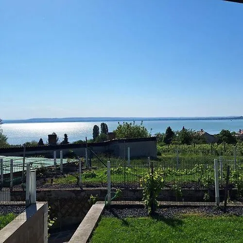 Szivarvany Vendeghaz Badacsony *